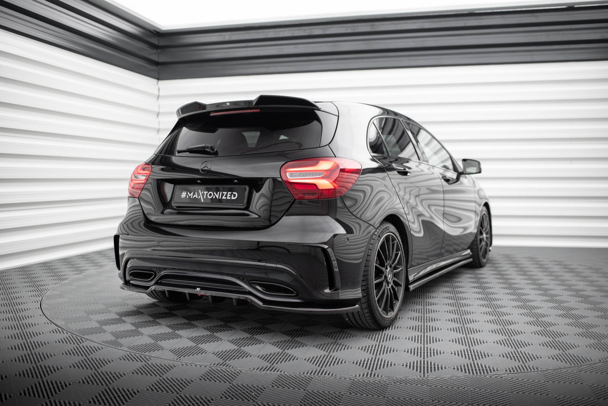 Set of Splitters Mercedes-Benz A AMG-Line W176 Facelift - immagine 8