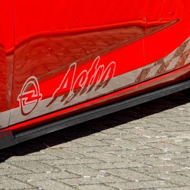 Seitenschwellersatz aus ABS mit seitlichem Wing vorn + hinten