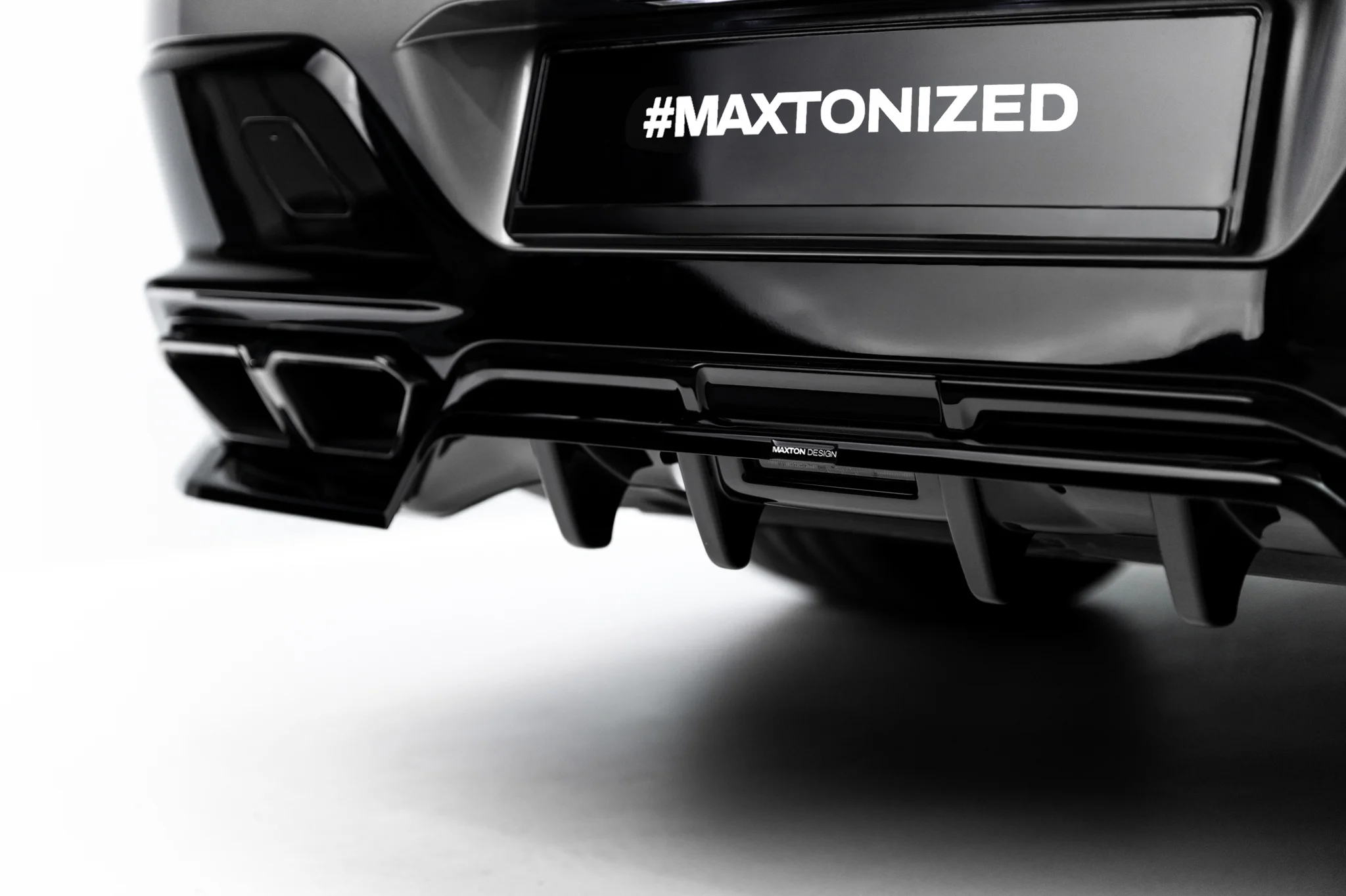 Rear Splitter (with vertical bars) V.2 suitable for BMW M760e G70 - immagine 5