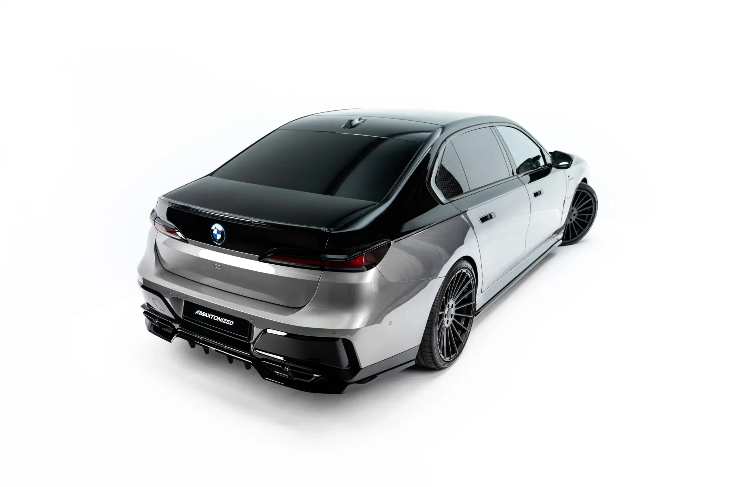 Rear Splitter (with vertical bars) V.2 suitable for BMW M760e G70 - immagine 2