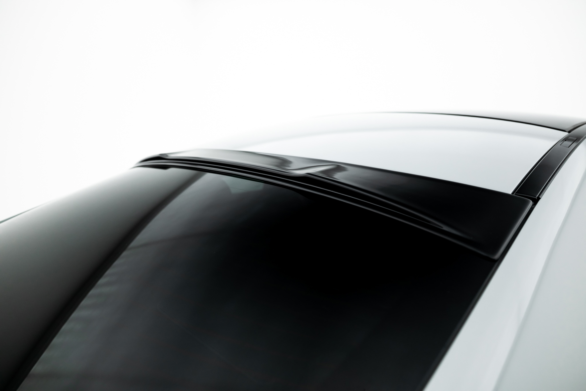 The extension of the rear window suitable for Mercedes-AMG CLE 53 Aero C236